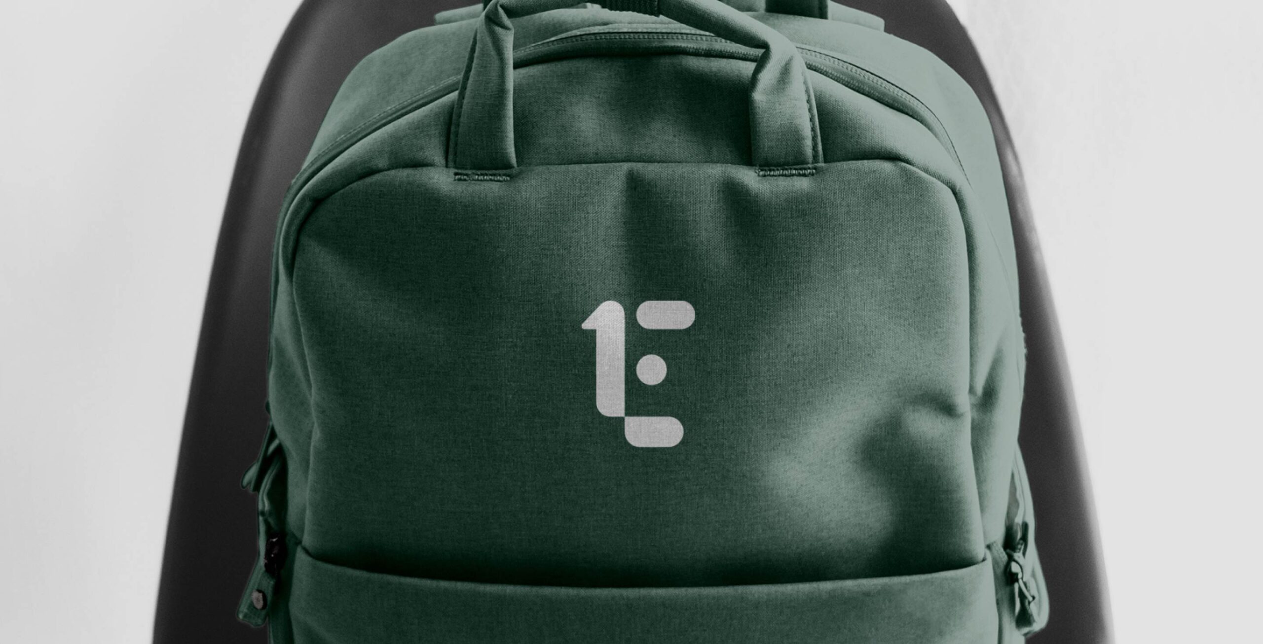 Rucksack mit Schullogo