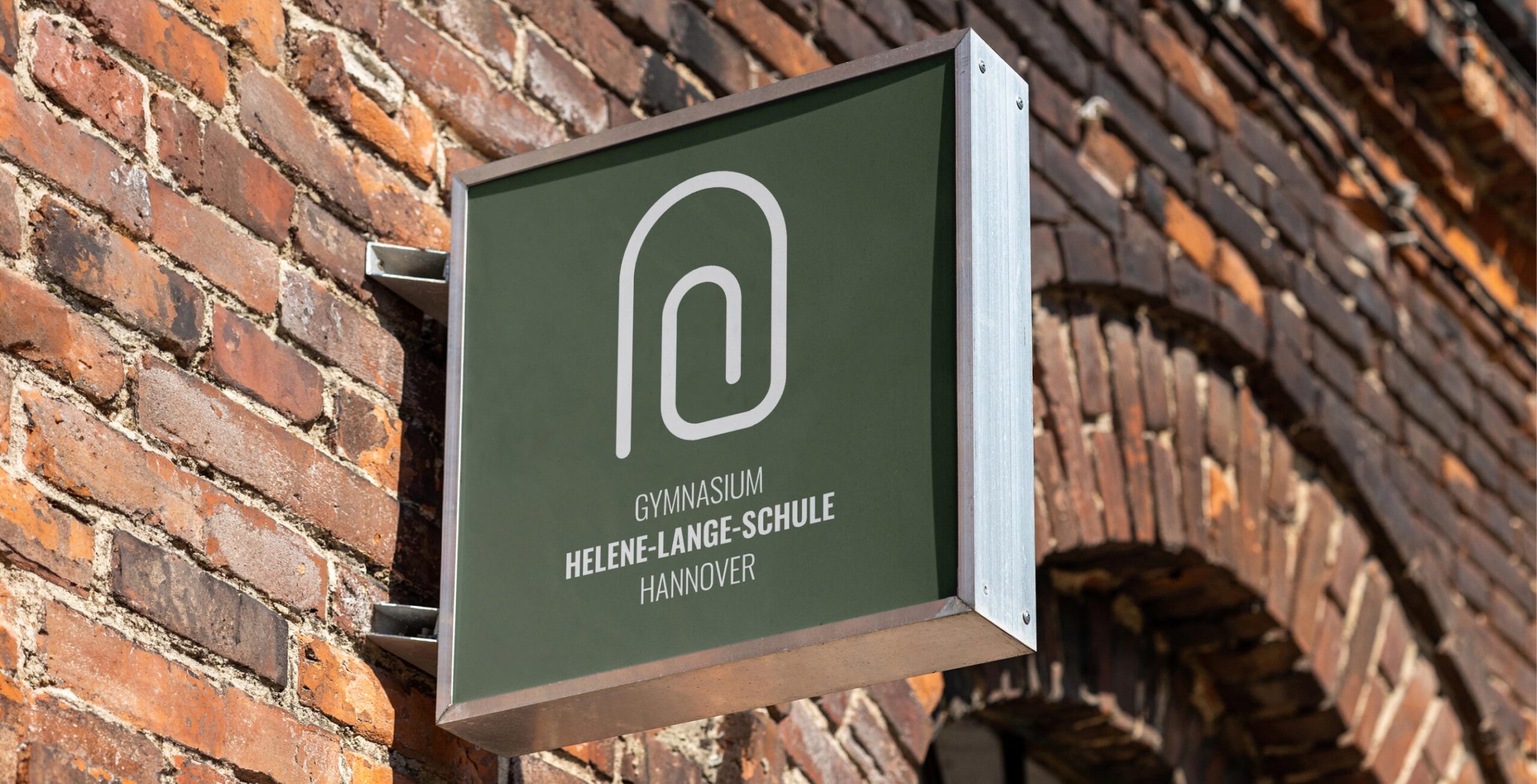 Werbeschild für Schule